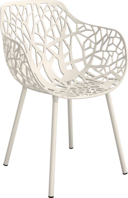 Pulvergrauer Forest Outdoor Sessel mit filigranem, modernem Design und vier Beinen für Garten und Terrasse.